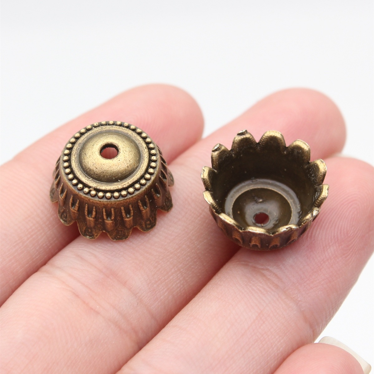 ตัวล็อคเชือกแบบโลหะพร้อมพู่ห้อ - Jewelry Making Wax บทวิจารณ์และราคา